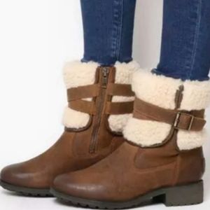 Very gently used Ugg Blayre Waterproof Leather Boots 9